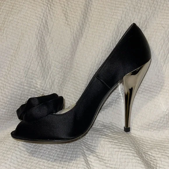 NEW Stuart Weitzman Black Satin & Swarovski Chrome-Heeled Peep-Toe Pumps Sz 6.5 - Picture 2 of 15
